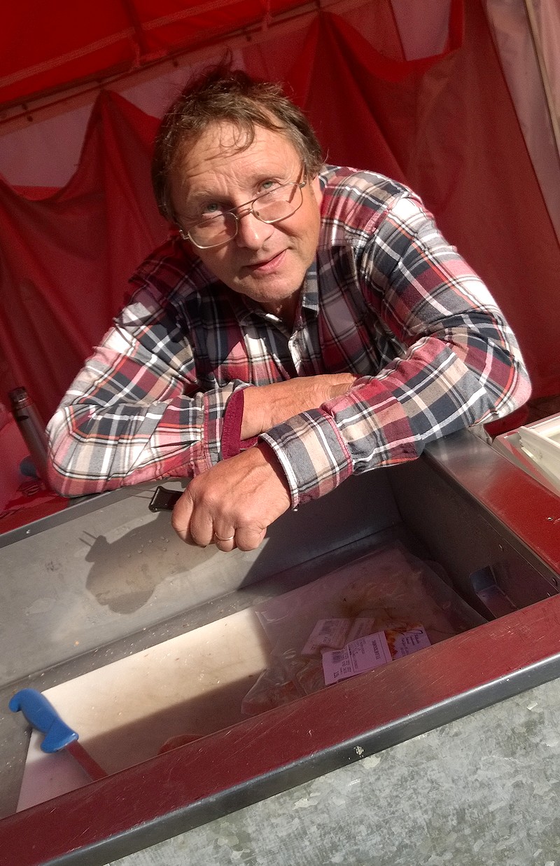 T&auml;lt&auml; miehelt&auml; sujuu niin klassinen laulu kuin kalakauppa - Ilkka Rissanen, M&auml;titalo, Syv&auml;nniemi